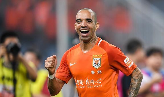 包含重庆斯威对阵山东鲁能,激烈角逐赛场瞬间的词条 包含重庆斯威对阵山东鲁能,激烈角逐赛场瞬间的词条