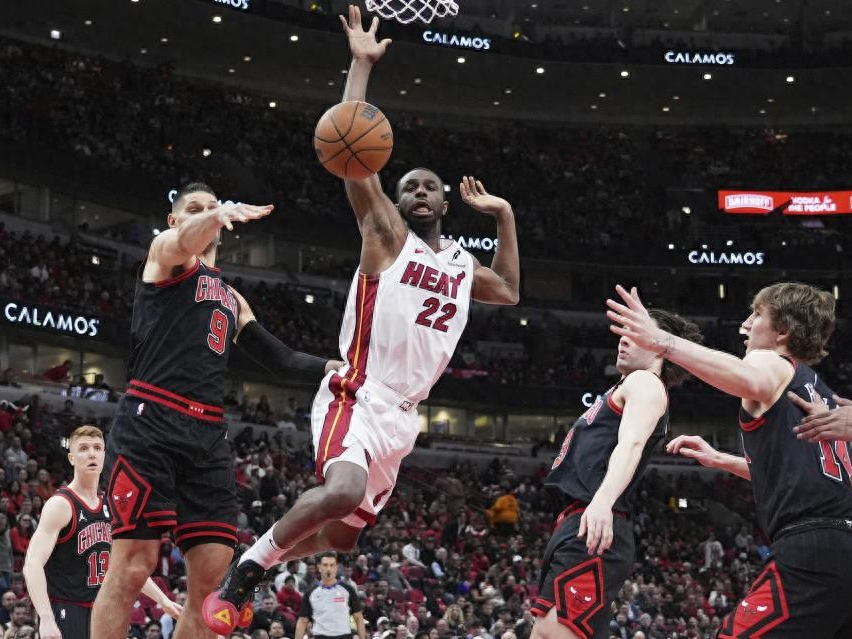 全球篮球比赛激战频现,球迷狂热支持的简单介绍 全球篮球比赛激战频现,球迷狂热支持的简单介绍