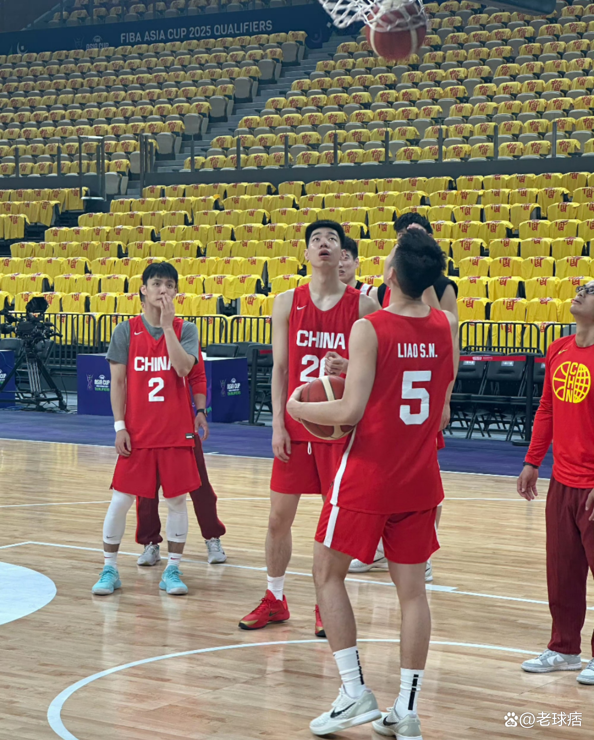 全球篮球比赛激战频现,球迷狂热支持的简单介绍 全球篮球比赛激战频现,球迷狂热支持的简单介绍