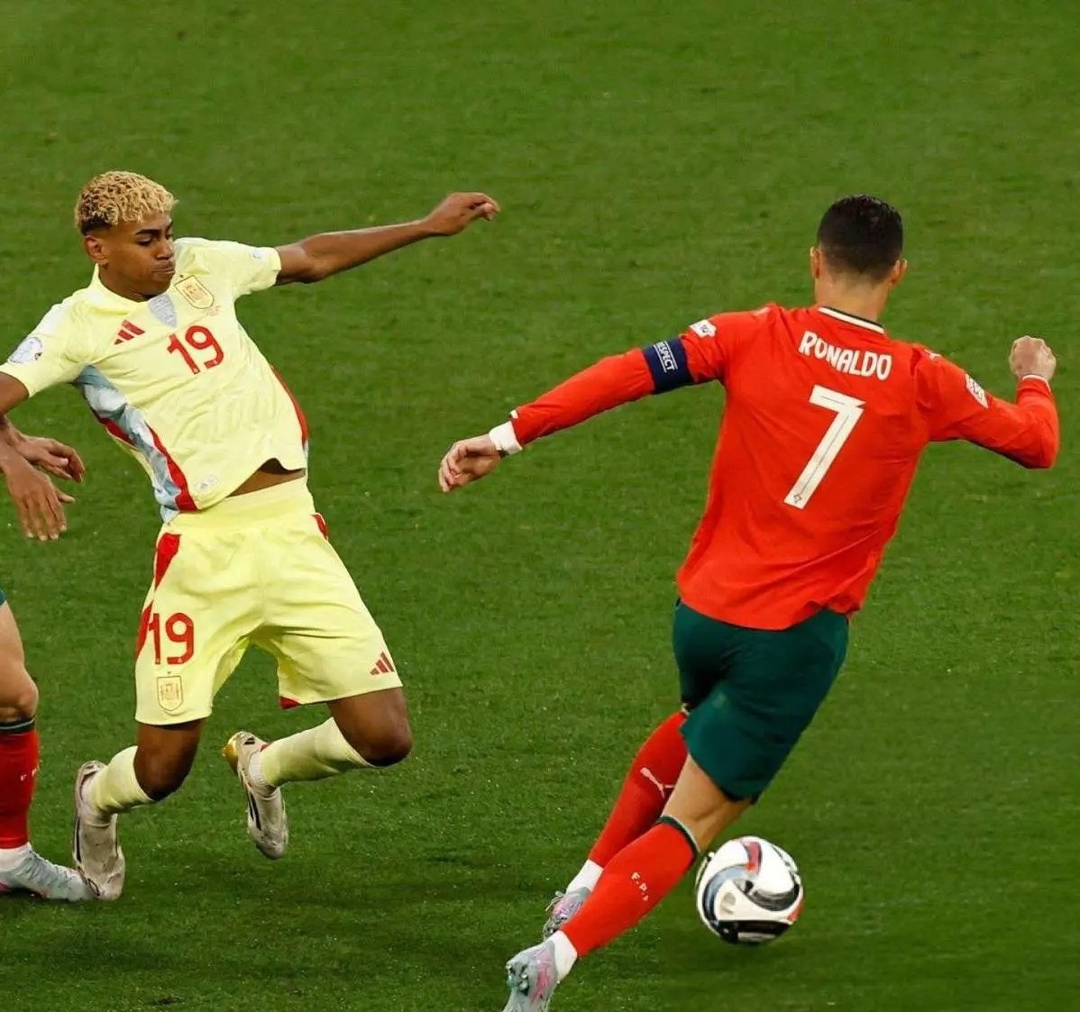 一名球员的优异表现带领球队获得胜利 一名球员的优异表现带领球队获得胜利