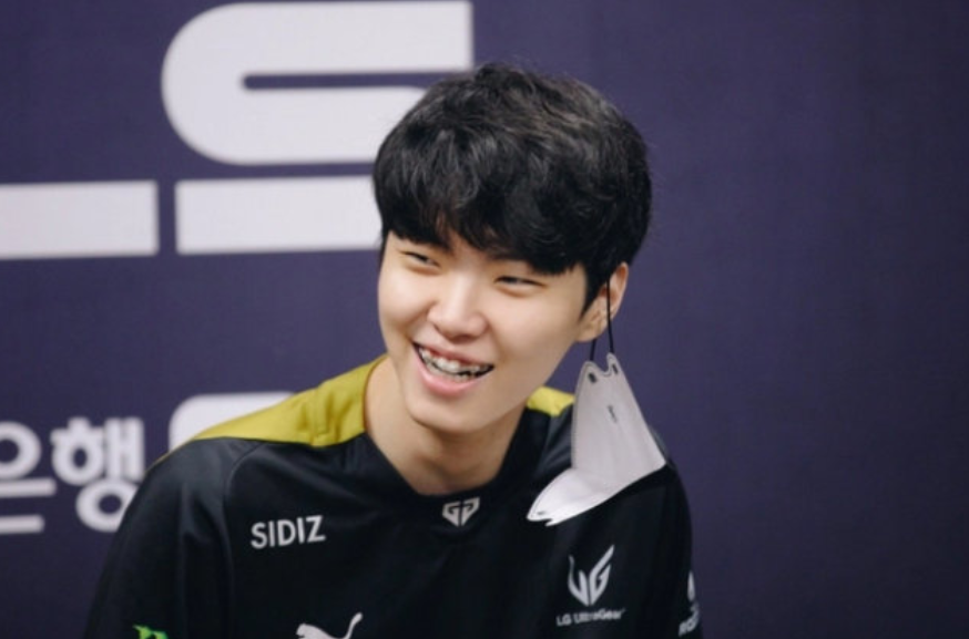 关于HLE翻盘FLY,Chovy线上压制力十足强强对话八强赛,技惊四座的信息 关于HLE翻盘FLY,Chovy线上压制力十足强强对话八强赛,技惊四座的信息