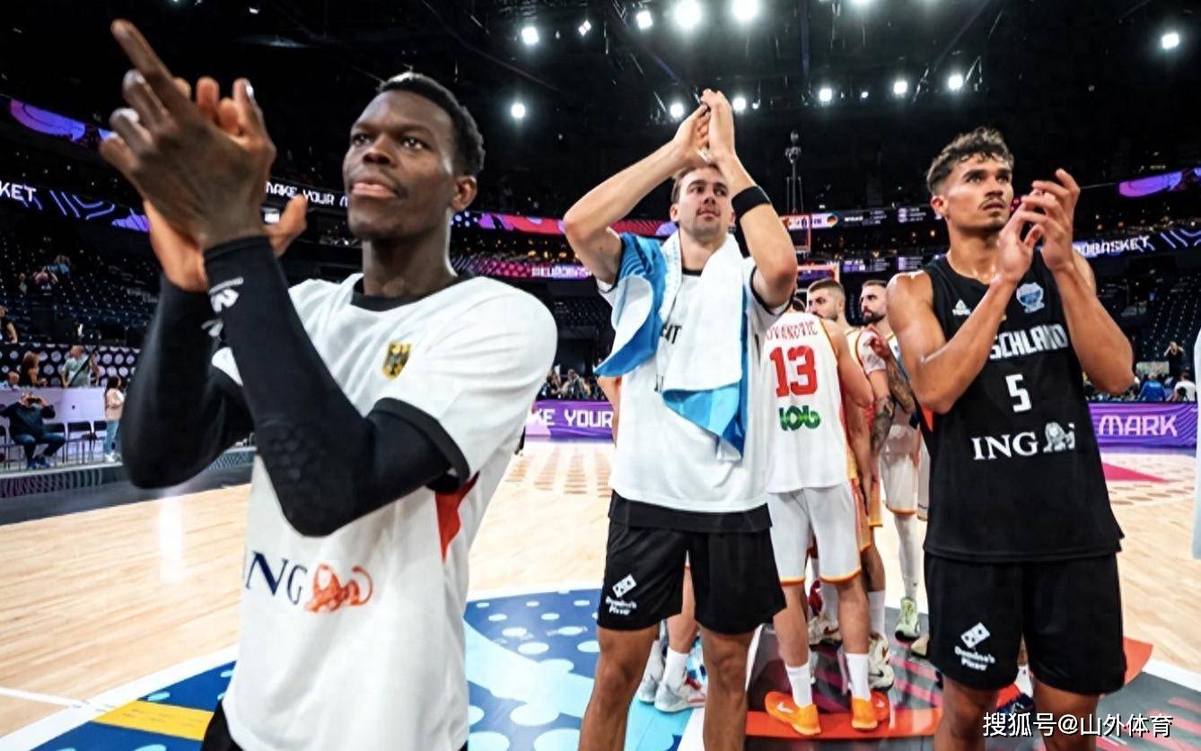 德国队大获全胜,赢得了比赛 德国队大获全胜,赢得了比赛