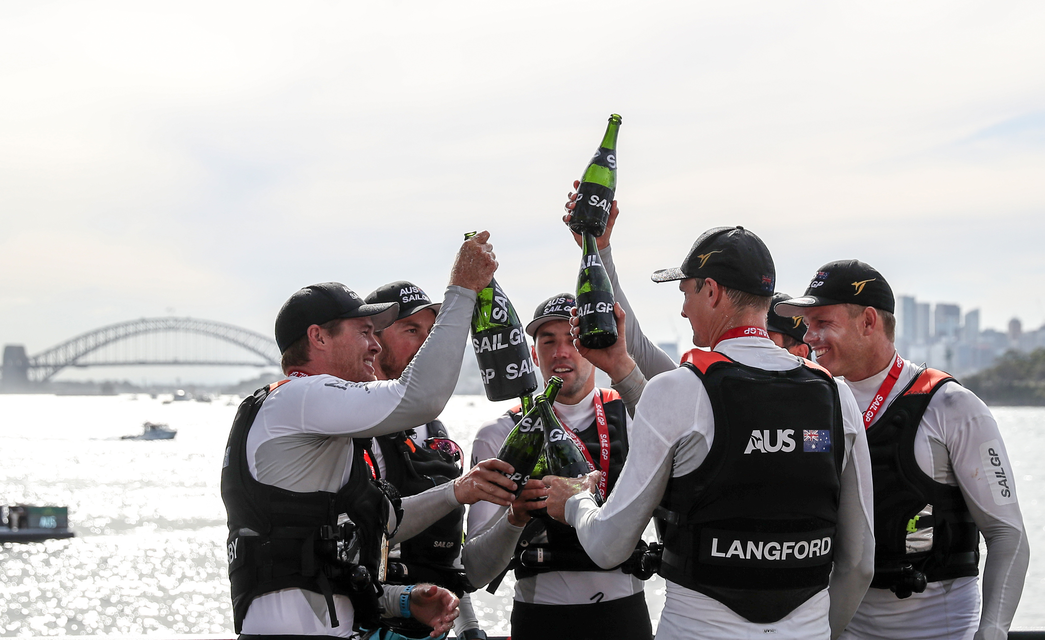 澳大利亚队夺冠,举办庆功宴 澳大利亚队夺冠,举办庆功宴