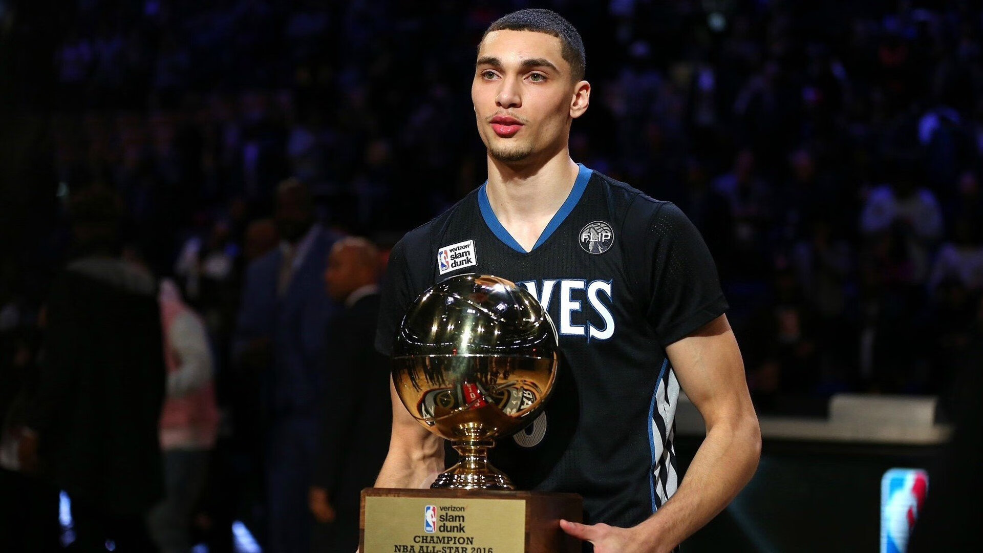 约基奇里程碑之夜见证历史，开拓者巅峰对决险胜76人，定义新时代竞争