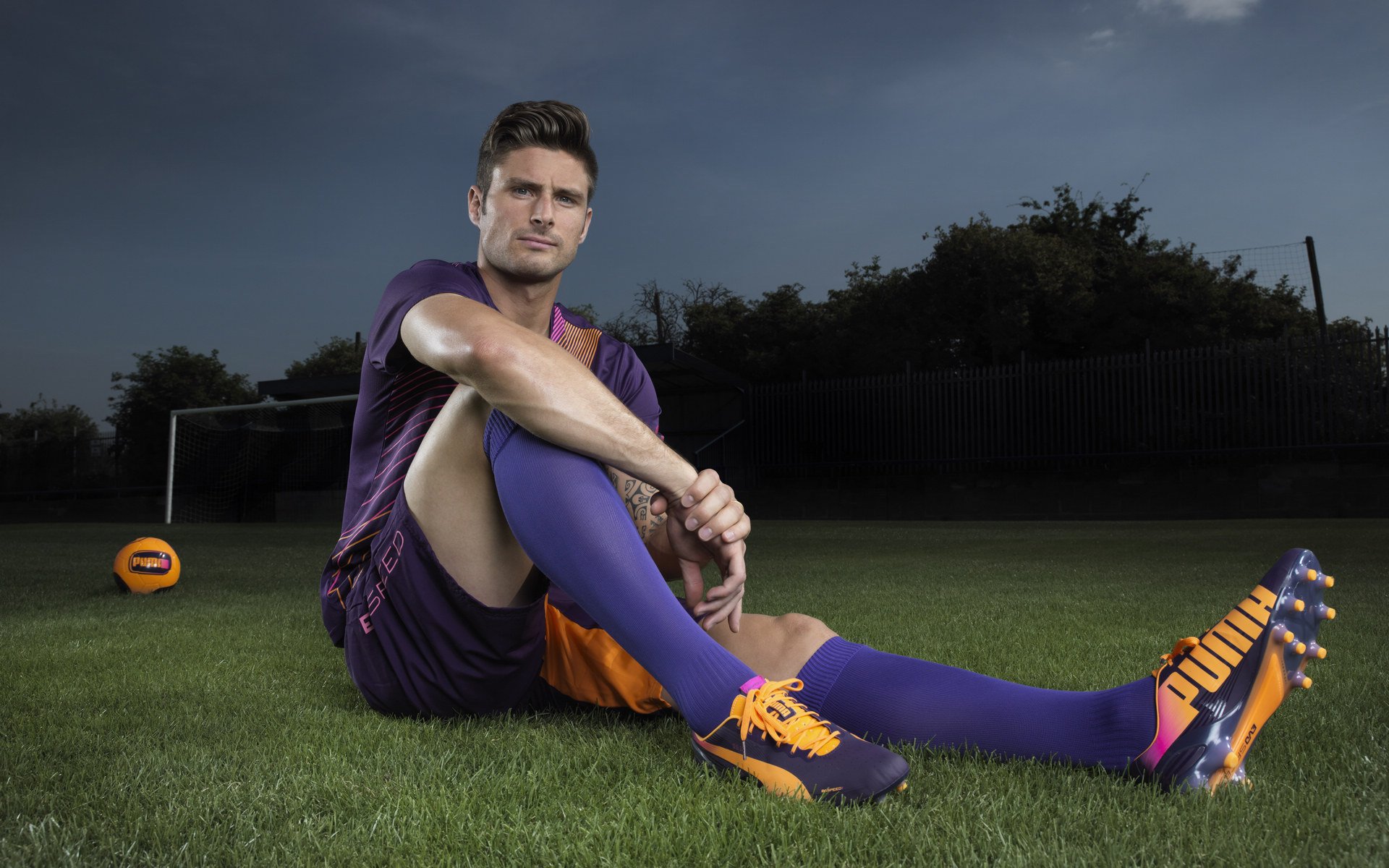 戈麦斯掌控节奏，曼联险胜卡塔尔背后的战术博弈与未来启示