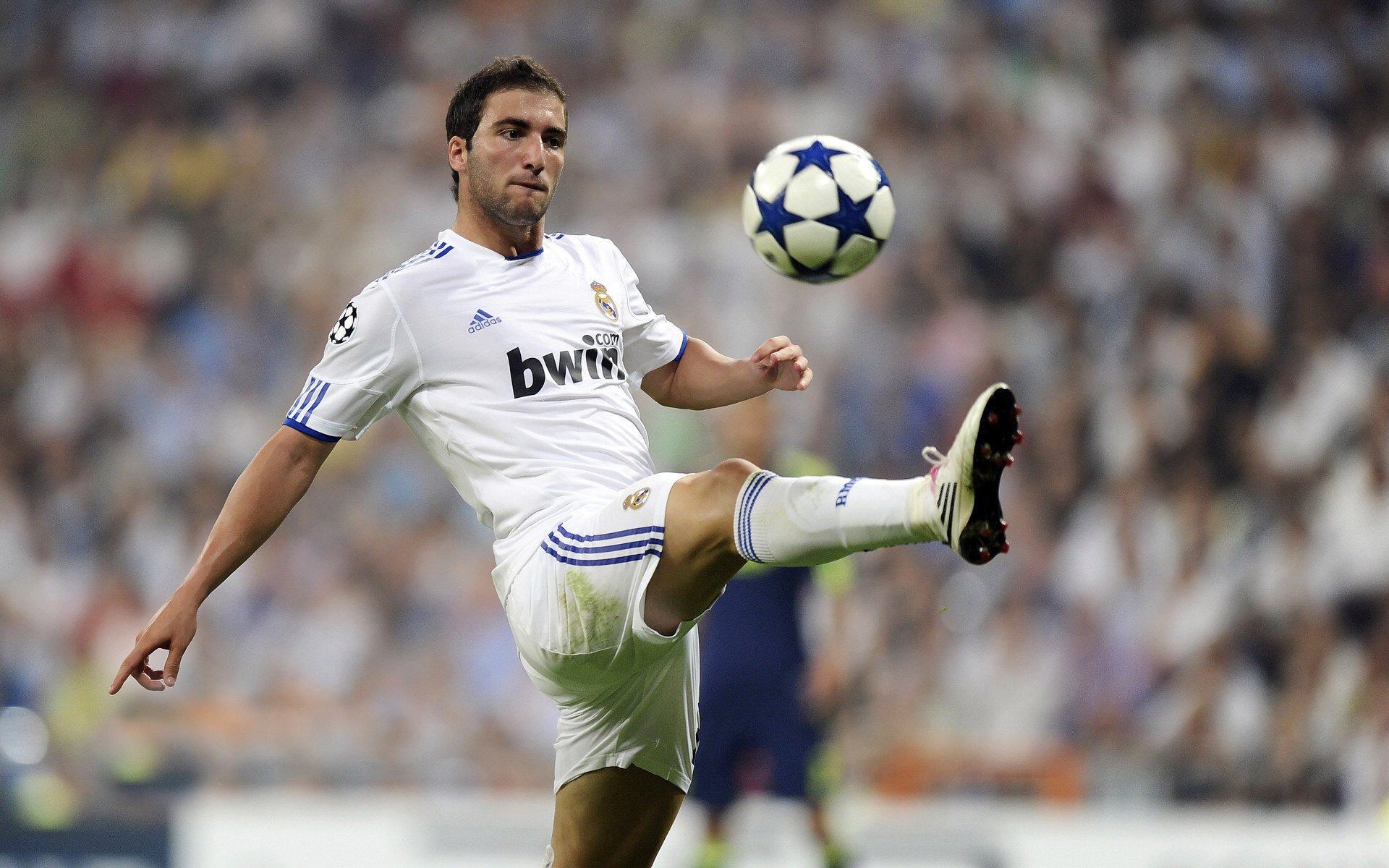 赛道与球场的双重征服，班凯罗的跨界统治