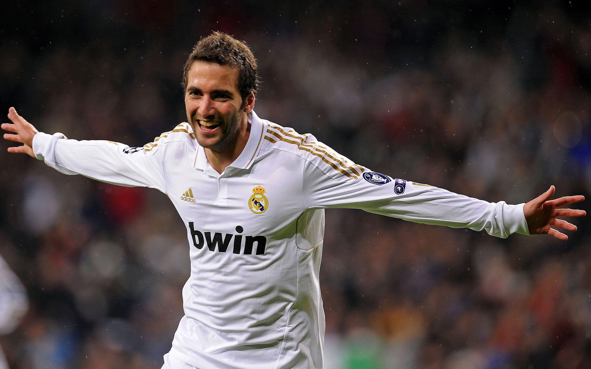 新疆队横扫鹈鹕，范弗利特点燃赛场